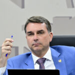 Propaganda de Flávio Bolsonaro vai ao ar sem áudio na TV; TSE cita falha técnica no Pool de Mídias