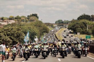 Candidato à reeleição fez motocarreata com Flávio Bolsonaro em Santa Bárbara d’Oeste e relembrou marcos da gestão