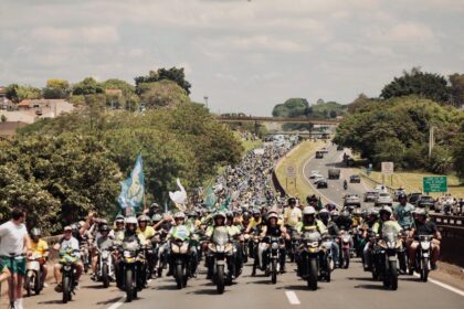 Candidato à reeleição fez motocarreata com Flávio Bolsonaro em Santa Bárbara d’Oeste e relembrou marcos da gestão