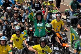 Nina Braga encerra campanha ao lado de Tarcísio e Flávio Bolsonaro no interior e faz carreata final em São Bernardo