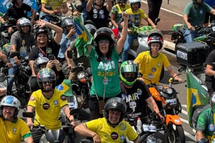 Nina Braga encerra campanha ao lado de Tarcísio e Flávio Bolsonaro no interior e faz carreata final em São Bernardo