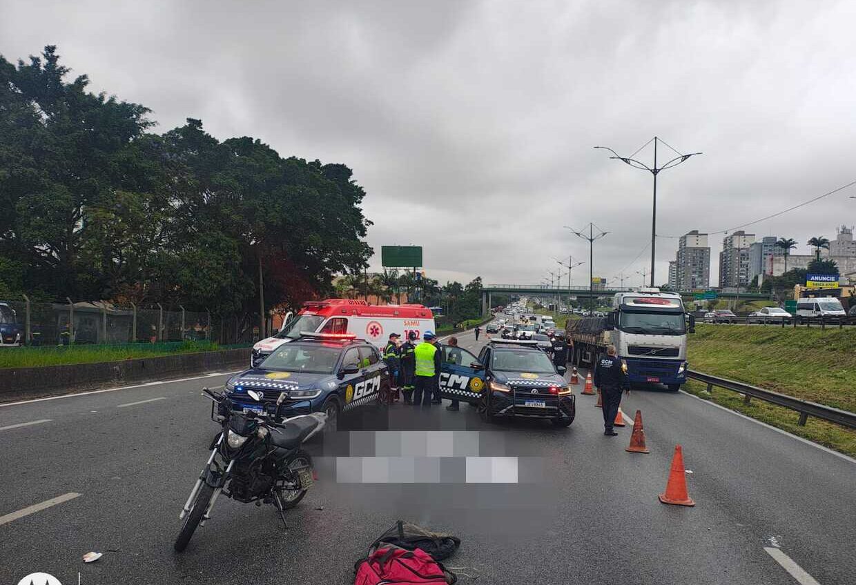 Acidente fatal bloqueia faixas da Rodovia Anchieta e causa lentidão em São Bernardo