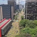 Flávio Bolsonaro atrai multidão na Paulista ao lado de Tarcísio, Nikolas e Nunes a uma semana do 2º turno