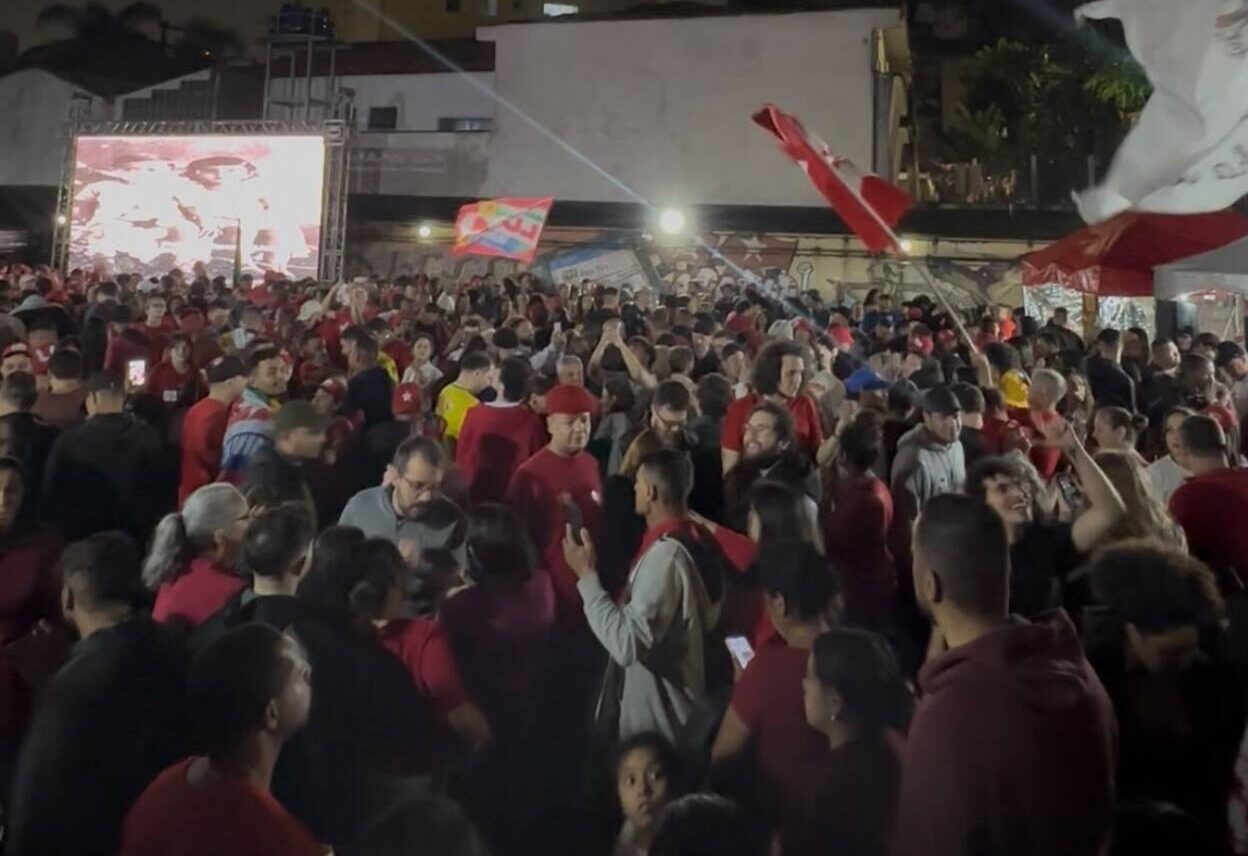 Apoiadores tomam a Avenida Paulista e ruas no ABC para celebrar reeleição de Lula  