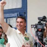 Flávio Bolsonaro teria deixado o Brasil rumo aos EUA após decisão de Moraes, diz portal