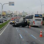 Capotamento mobiliza forças de segurança na Avenida Lions, em São Bernardo