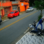 Motociclista sofre queda no bairro Nova Petrópolis e sai ileso em São Bernardo