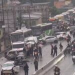 Motorista infarta ao volante, morre e ônibus desgovernado atinge 22 veículos na Via Dutra