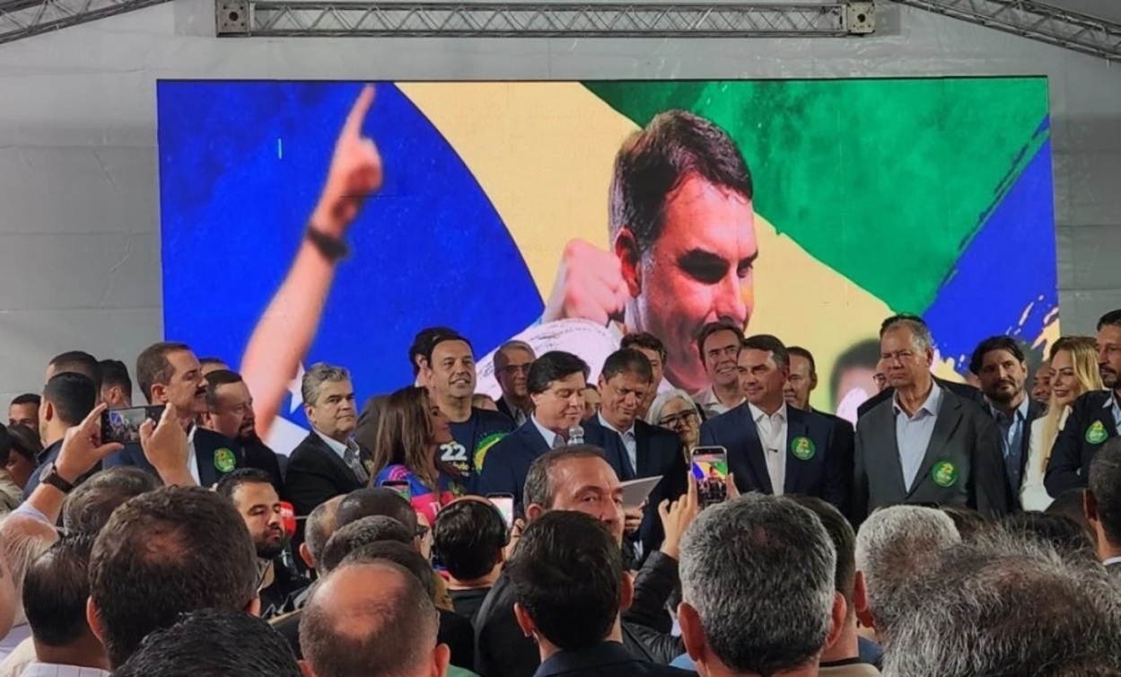 MDB se divide no 2º turno: dos 27 diretórios, 17 apoiam Flávio Bolsonaro e 10 Lula