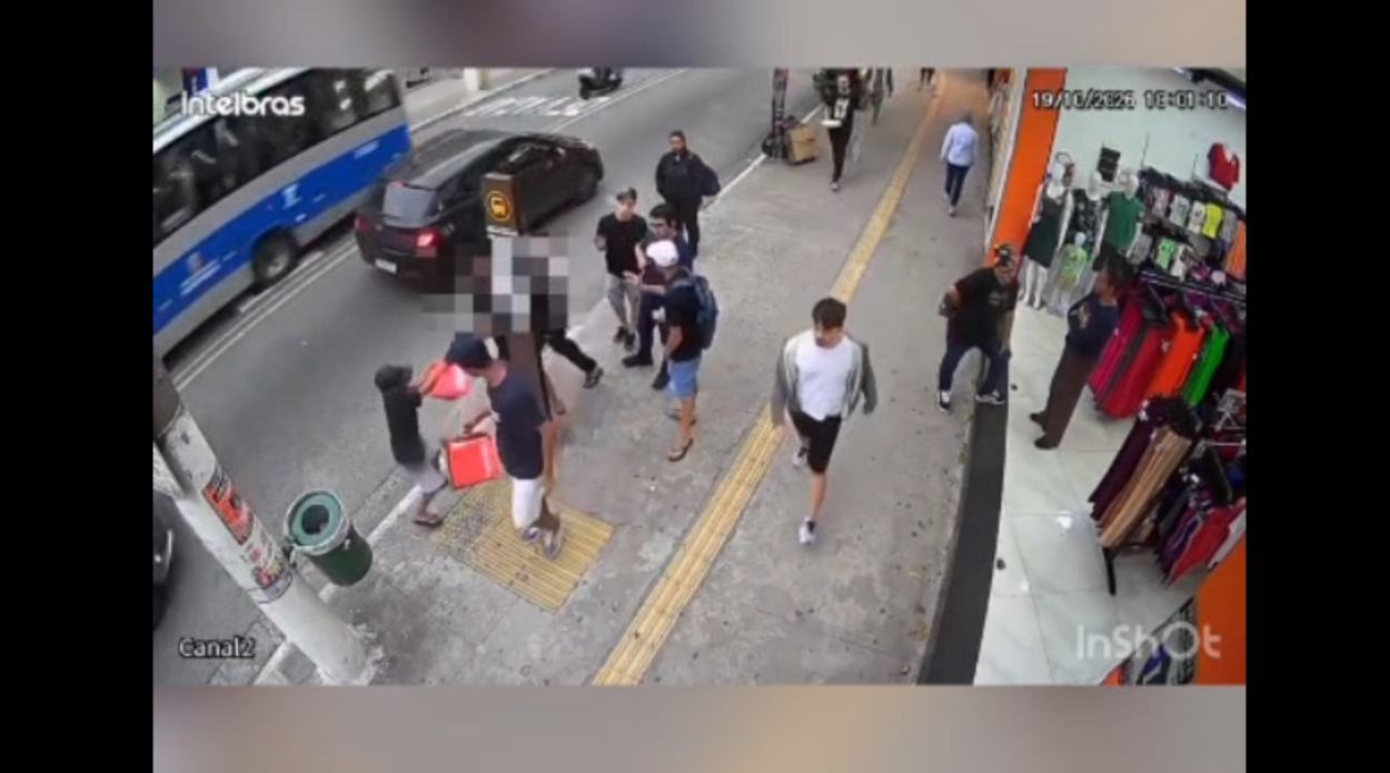 Câmera registra arrastão em ponto de ônibus na Zona Norte de SP