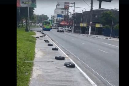 Eleições passam, mas "bolachões" de propaganda continuam nas calçadas do Grande ABC