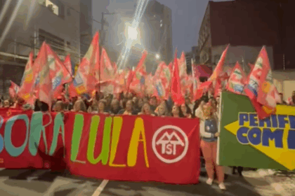 Alckmin lidera caminhada do PT e aliados pelo Centro de São Bernardo na reta final do 2º turno
