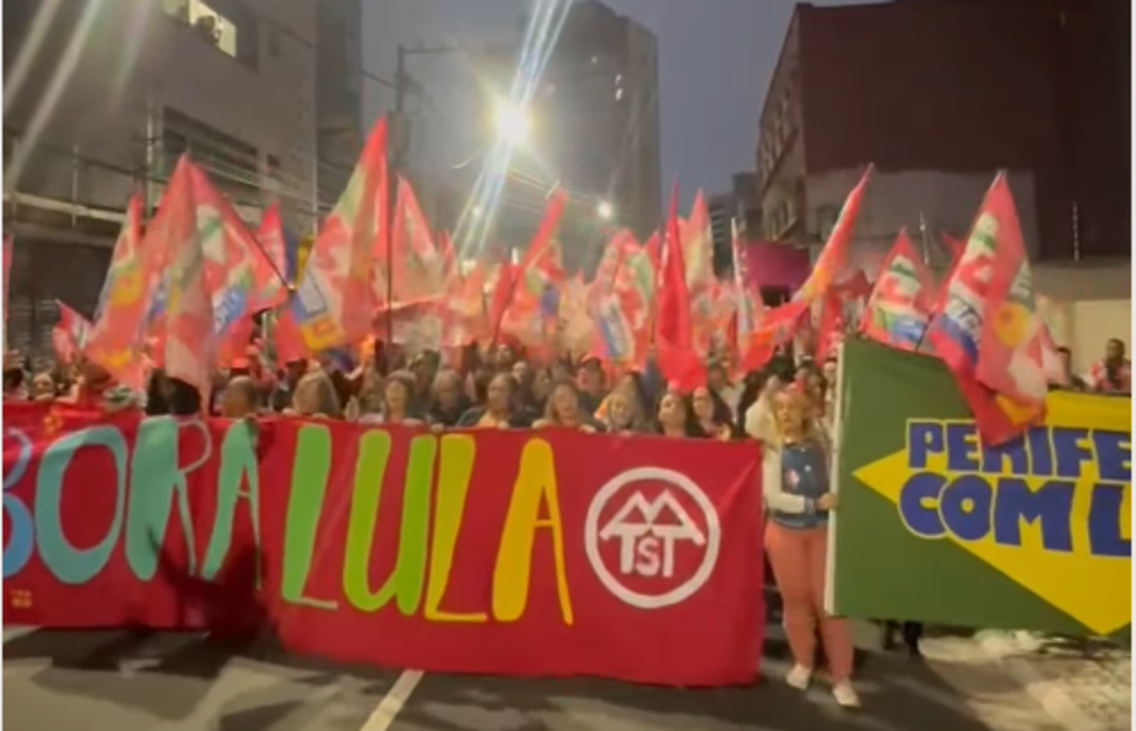 Alckmin lidera caminhada do PT e aliados pelo Centro de São Bernardo na reta final do 2º turno