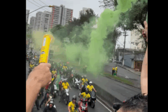 Carreata no ABC mobiliza apoiadores de Flávio Bolsonaro em São Bernardo, Santo André e São Caetano