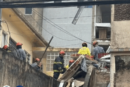 Casa desaba no Jardim Oriental e Defesa Civil interdita área em Santo André