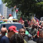 Lula reúne apoiadores em Copacabana na véspera do 2º turno e celebra mobilização eleitoral
