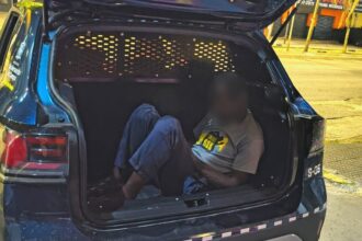 GCM de São Bernardo prende homem em flagrante por furto de estruturas de bandeiras de campanha