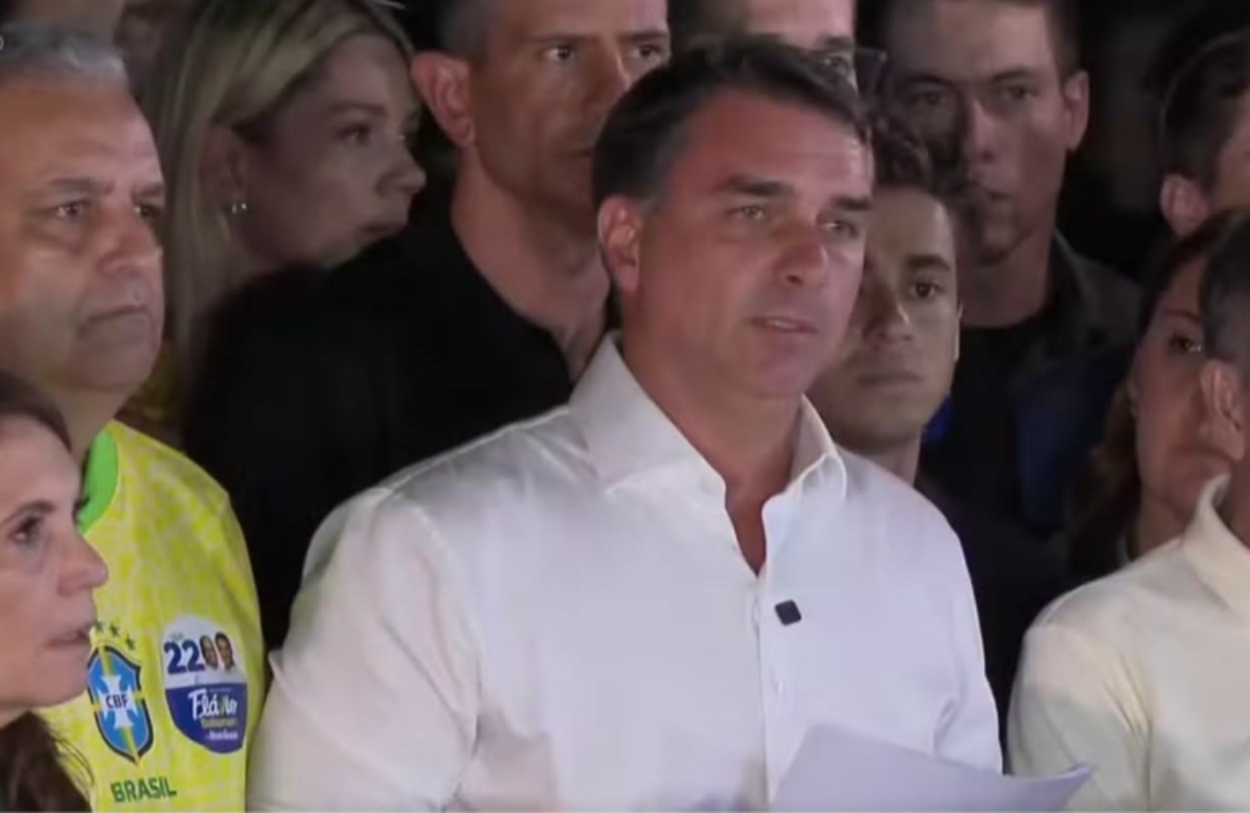 Flávio Bolsonaro contesta resultado das eleições e afirma que vai pedir anulação do pleito à Justiça. Foto: Reprodução