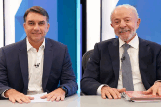 Flávio Bolsonaro lidera na maioria das pesquisas e Lula busca reação na reta final do 2º Turno
