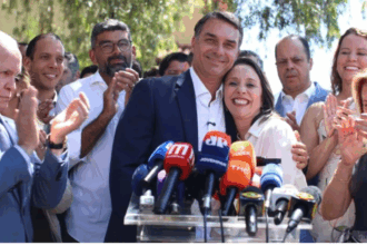Podemos oficializa apoio à candidatura de Flávio Bolsonaro no segundo turno
