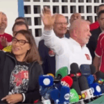 “Vai se catar, meu filho”: Janja rebate jornalista durante votação de Lula em São Bernardo
