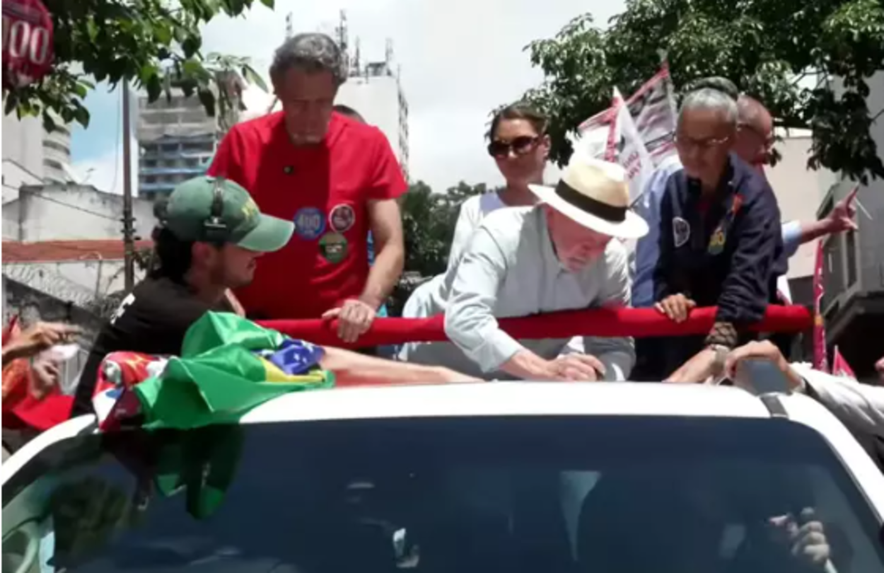 Lula e Haddad encerram campanha no centro de São Paulo