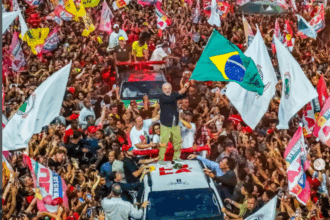 Em caminhada em Belo Horizonte, Lula manifesta confiança em vitória em Minas no 2º turno
