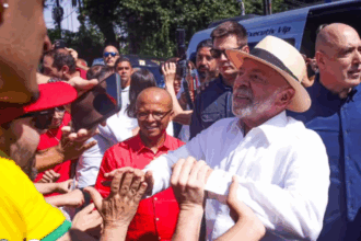 Lula altera agenda e troca ato em São Bernardo por caminhada em Porto Alegre
