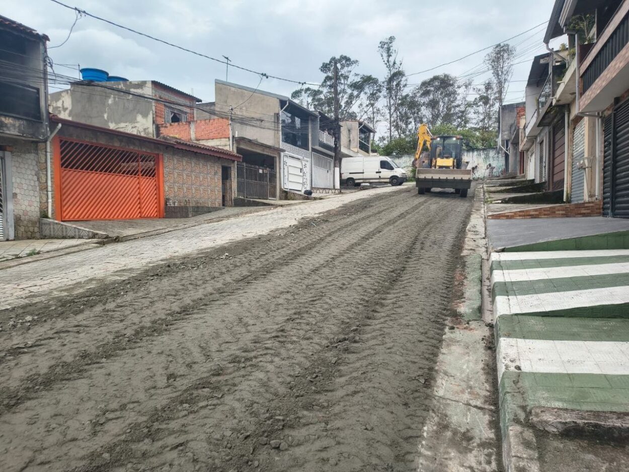 Ribeirão Pires assina ordem de início para novo asfalto no Jardim Santa Rosa e Parque Aliança