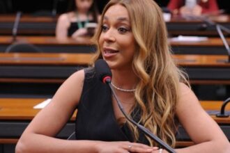 Erika Hilton se torna a mulher mais votada da história da Câmara dos Deputados