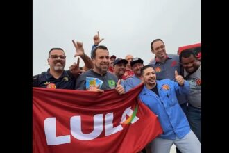 Boulos participa de ato com metalúrgicos no ABC e defende fim da escala 6x1 em apoio a Lula
