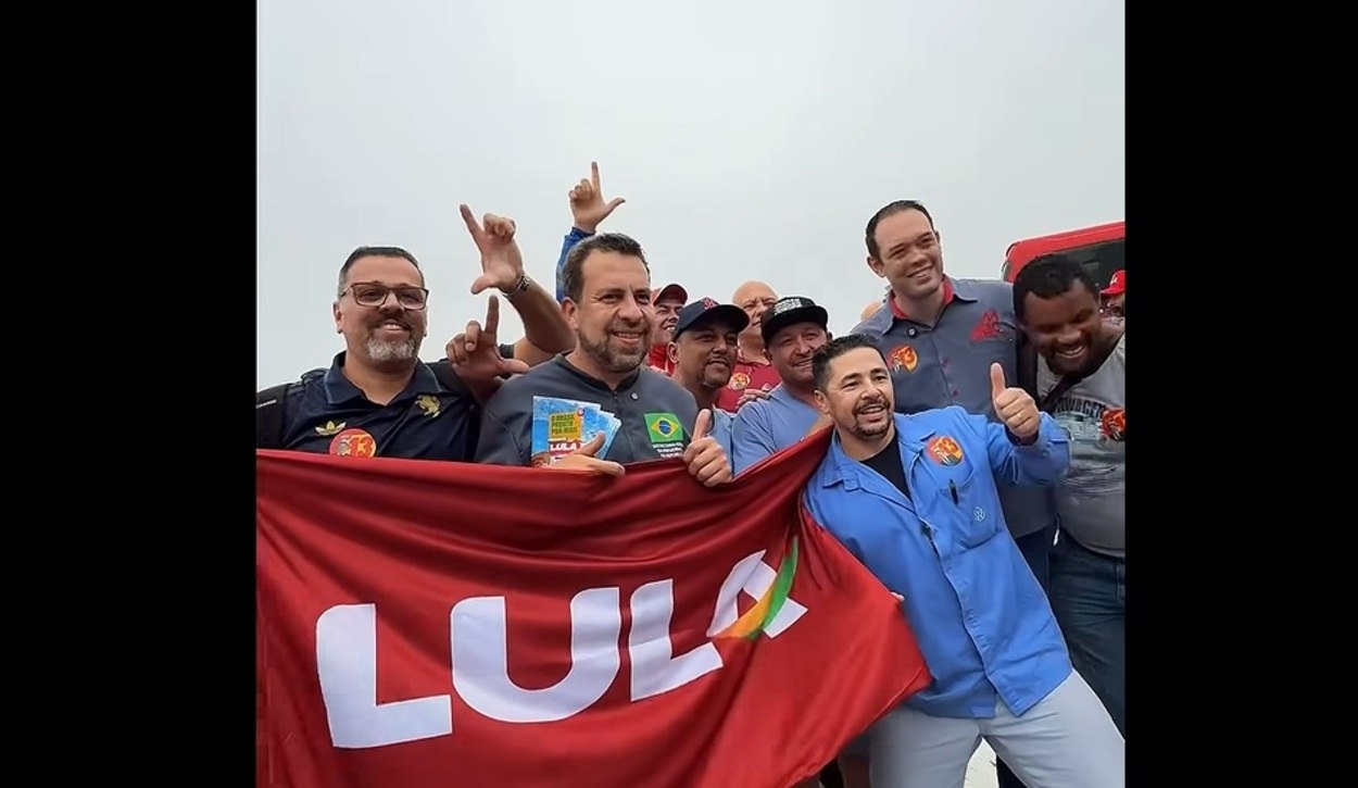Boulos participa de ato com metalúrgicos no ABC e defende fim da escala 6x1 em apoio a Lula
