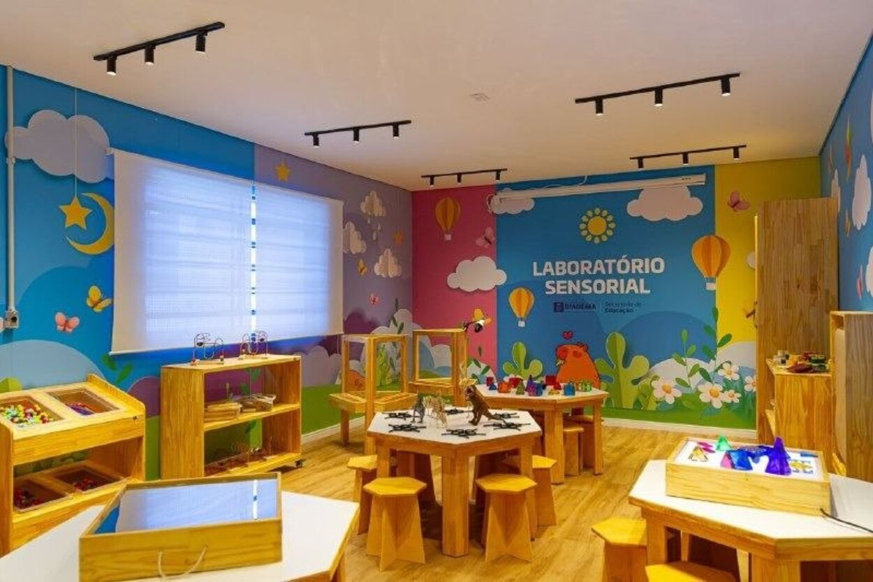 unidade, que atende 224 alunos da Educação Infantil (com idades entre 4 e 5 anos), recebeu um laboratório sensorial, brinquedoteca nova, parquinho ampliado e revitalizado, orquidário, sala dos professores reformada e equipada, além da reestruturação completa da área administrativa