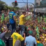 Flávio Bolsonaro lidera motocarreata em São Gonçalo e celebra vitória de Douglas Ruas no 1º turno