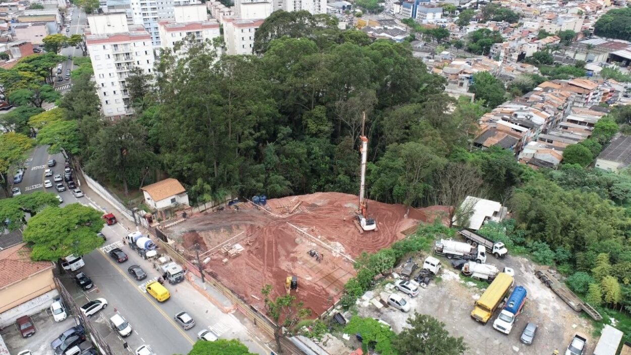 De acordo com a CDHU, as 180 unidades serão destinadas a famílias vinculadas a uma entidade associativa e a famílias indicadas pela própria Companhia, incluindo beneficiários do Programa de Auxílio-Moradia Provisório