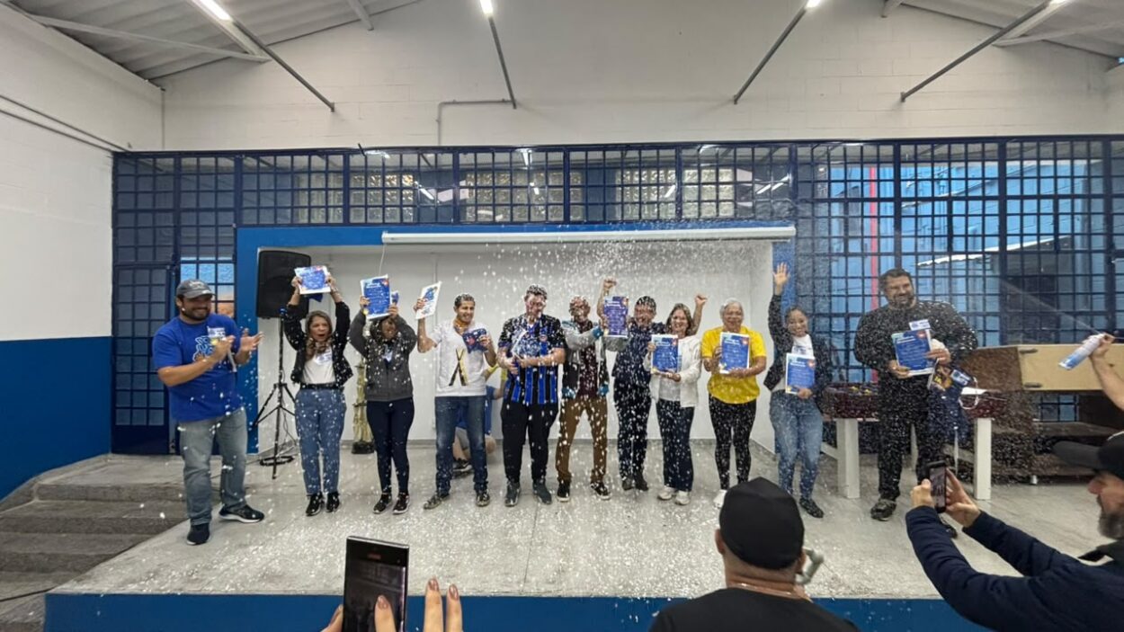 No oitavo mutirão de 2026, 140 voluntários promoveram melhorias na EMEB Luiz Gonzaga, no bairro Taboão, neste sábado (17/10)