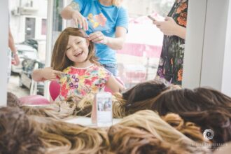 Uma mecha, uma nova história: Cabelegria recebe doações de cabelo no Shopping Central Plaza