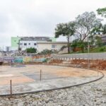 Prefeito Taka Yamauchi vistoria obras de revitalização da Praça da Mantiqueira