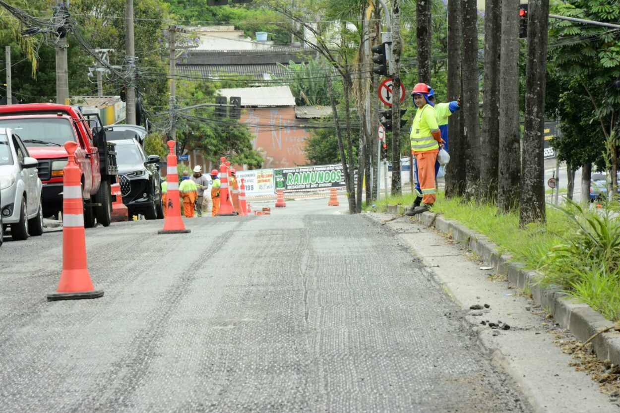 Serão quase 100 mil m² de ruas recapeadas, entre elas os 8 quilômetros da Avenida Industrial em Santo André