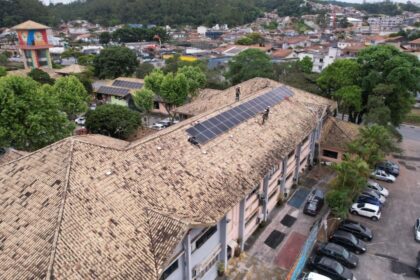Ribeirão Pires avança na implantação de energia solar e instala sistema no Paço Municipal