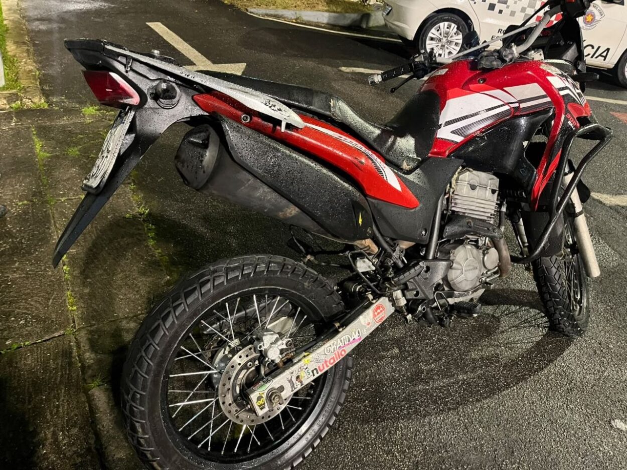 Polícia Militar prende homem por desacato, desobediência e adulteração de sinal identificador de motocicleta em Ribeirão Pires