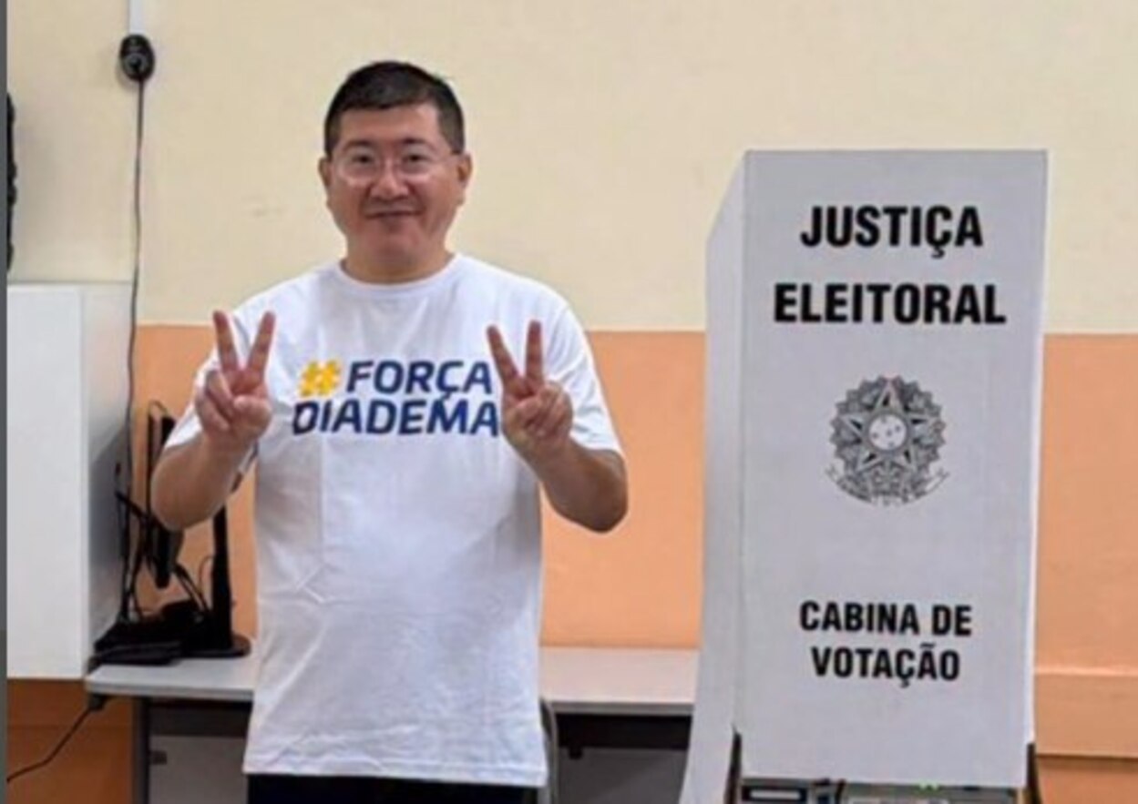 Em Diadema, o prefeito Taka Yamauchi (MDB) votou logo cedo, por volta das 9h15, na E.E. Professor Roberto Frade Monte, no bairro Vila Nogueira