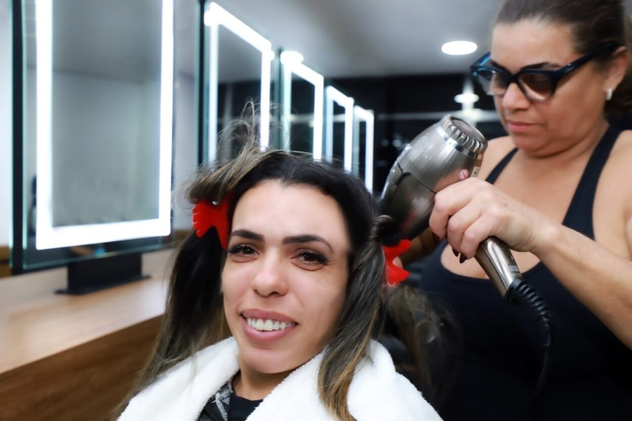 Florestan Fernandes oferece serviços de salão gratuitamente para a população