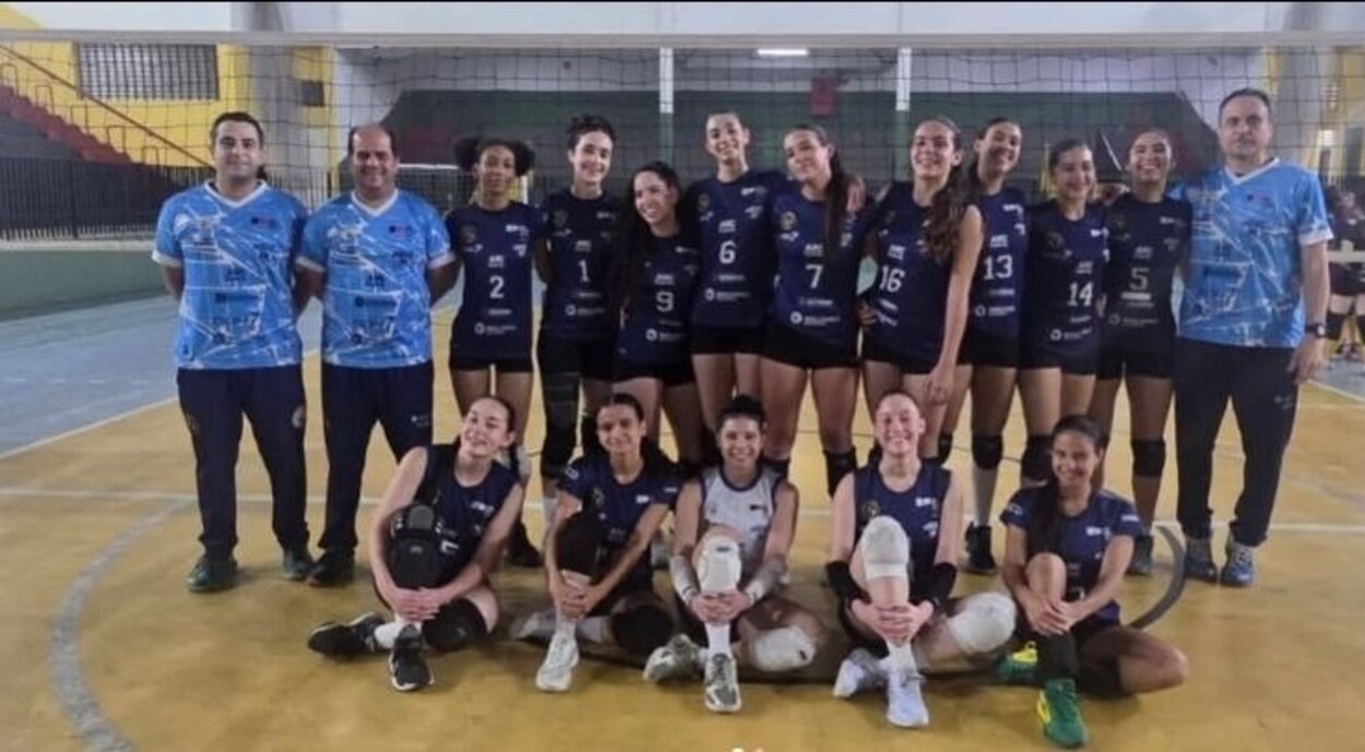 Equipe de vôlei feminino sub-19 de Diadema é campeã da série Bronze