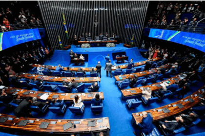 Senado aprova PEC que acaba com a escala 6x1 e garante dois dias de folga por semana
