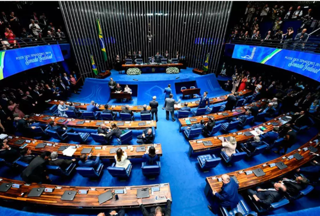 Senado aprova PEC que acaba com a escala 6x1 e garante dois dias de folga por semana