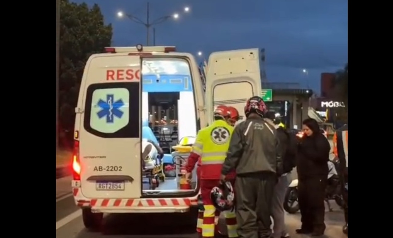 Pneu de moto estoura, deixa vítima ferida e bloqueia faixas da Rodovia Anchieta em São Bernardo