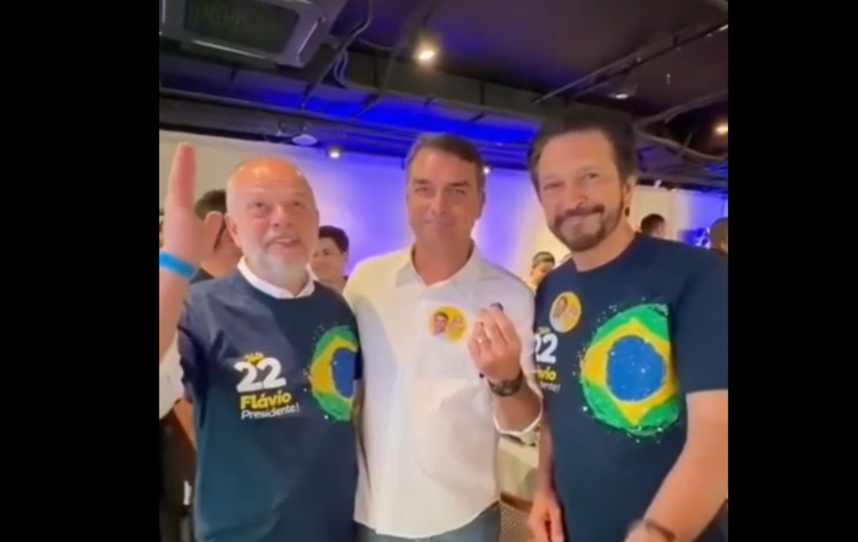 Prefeito de São Caetano declara apoio oficial a Flávio Bolsonaro no 2º turno.